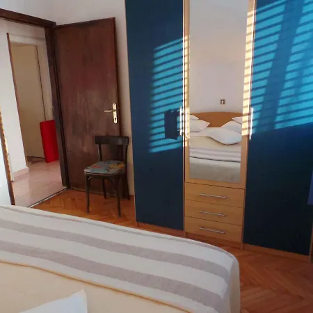 In Grebastica 7134 Apartment Baselovici