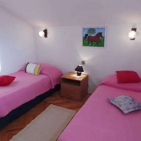In Grebastica 7134 Apartment Baselovici